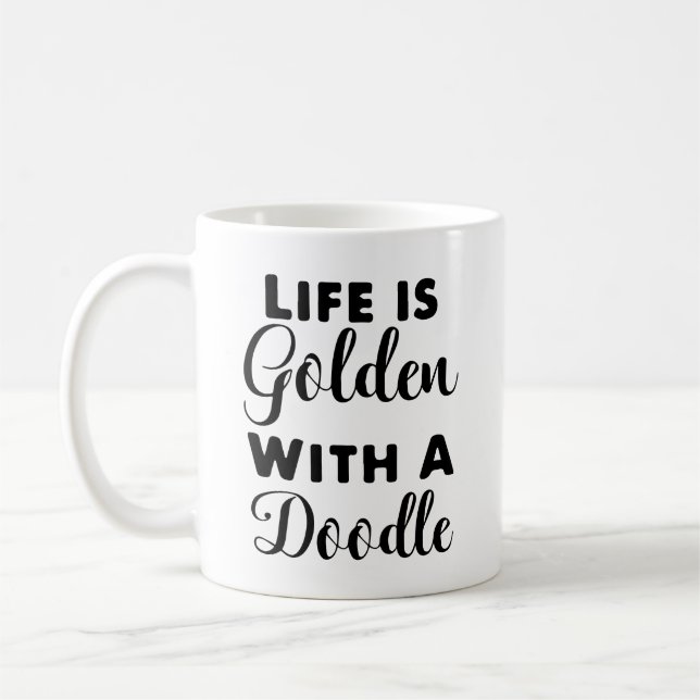 Mug La vie est dorée avec un Doodle, mignon chien (Gauche)