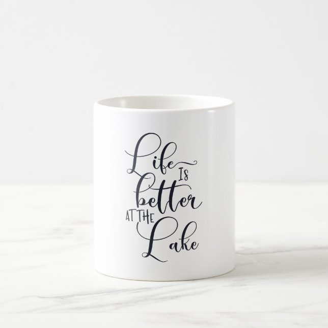 Mug La vie est meilleure au lac (Centre)