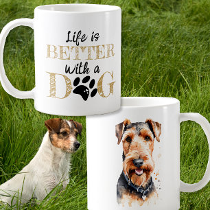 Mug La vie est meilleure avec un chien Airedale terrie