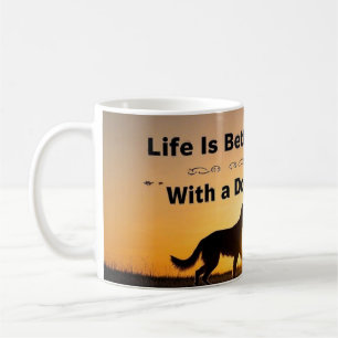 Mug La vie est meilleure avec un chien, jeune garçon, 