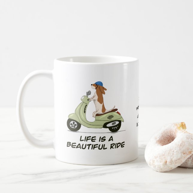 Mug La vie est une belle promenade - Chien sur Vespa (Avec donut)