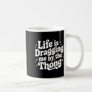 Mug La vie me traîne par le string