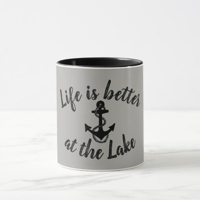 Mug LA VIE nautique EST MEILLEURE AU LAC et à l'ancre (Centre)