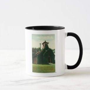 Mug La vue extérieure du lierre a couvert la chapelle,
