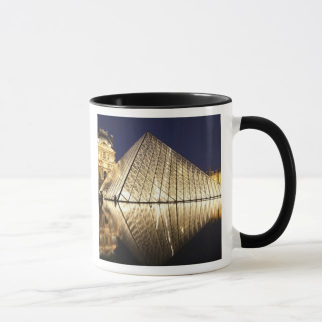Mug La vue nocturne de la Pyramide de verre du Musée d (Droite)