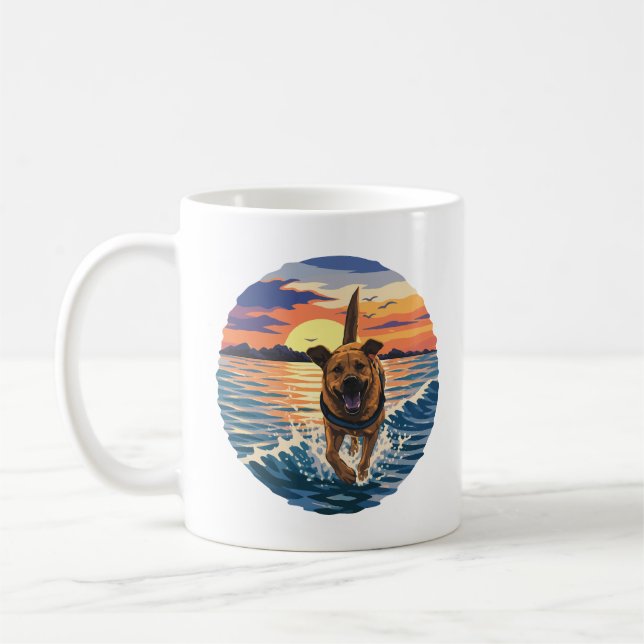 Mug Labrador heureux courant à travers l'océan au couc (Gauche)