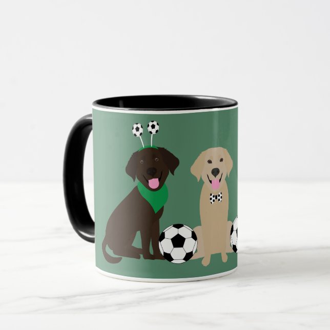 Mug Labrador Retriever Dogs Jouer Au Football (Devant gauche)