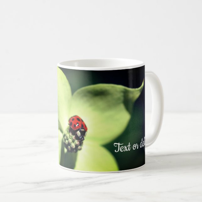 Mug Ladybug Sur Fleur De Dogwood Personnalisé (Devant droit)