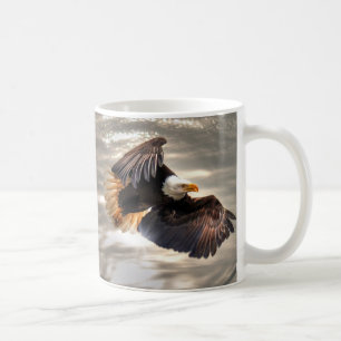 Mug L'aigle à tête blanche américain survole l'océan