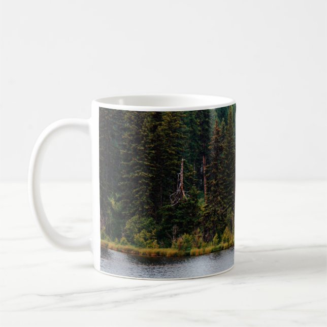 MUG LAKE WITH TREES ON SIDES (Gauche)