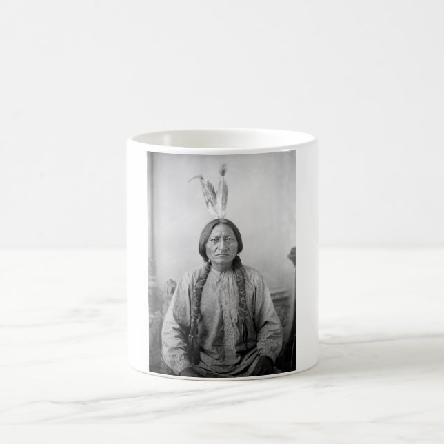 Mug Lakota Leader assis Bull Amérindien (Centre)