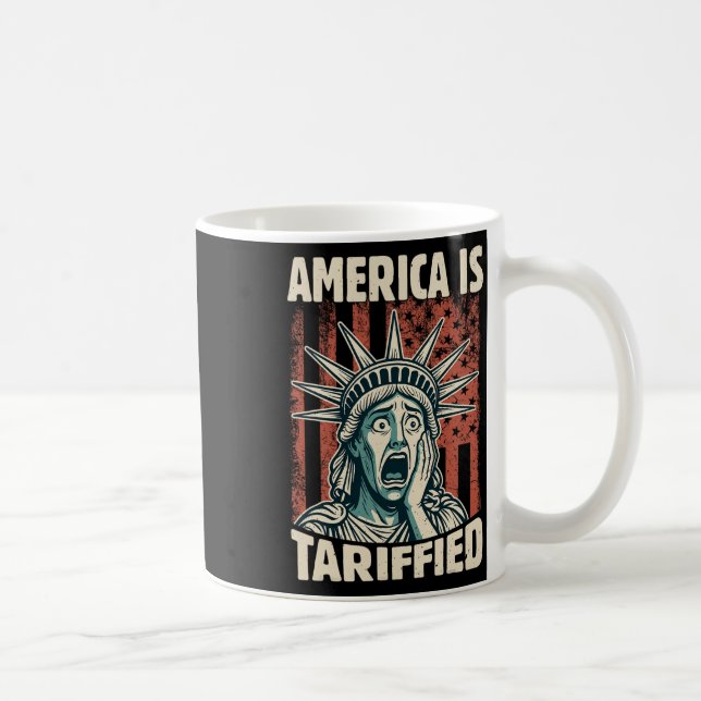 Mug L'Amérique est si Tarifiée Trump Tarifs mème (Droite)