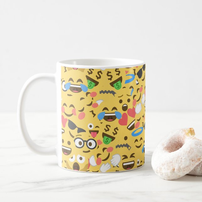 Mug l'amour mignon d'emoji entend le motif de rire de (Avec donut)