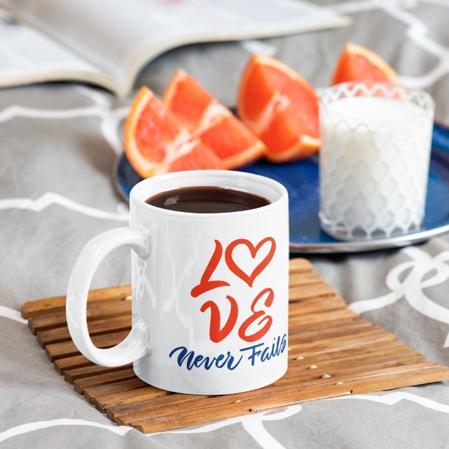 Mug L'amour n'échoue jamais (Créateur téléchargé)