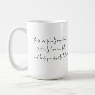 Mug L'Amour Tue Mais Nous Garde Aussi En Vie