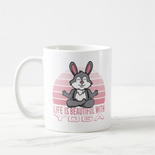 Mug Lapin mignon drôle faisant du yoga. poses de yoga