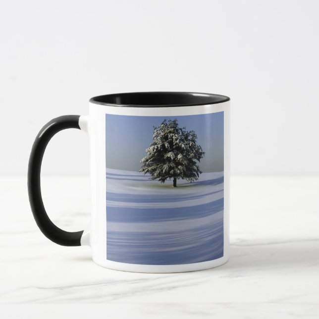 Mug L'arbre dans la neige a couvert le paysage (Gauche)