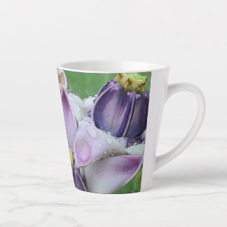 Mug latte à fleur pourpre