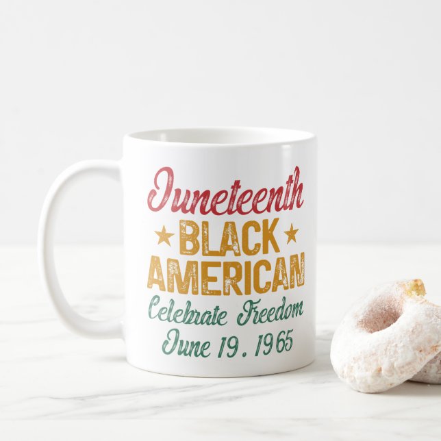 Mug Le 19ème Cool de la liberté de l'Amérique noire cé (Avec donut)