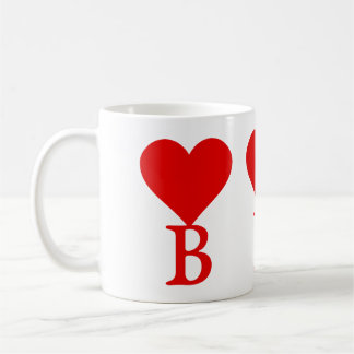 Mug Le B initial avec un grand coeur rouge