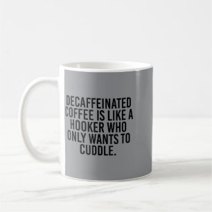 Mug Le café décaféiné est comme un ami fou qui