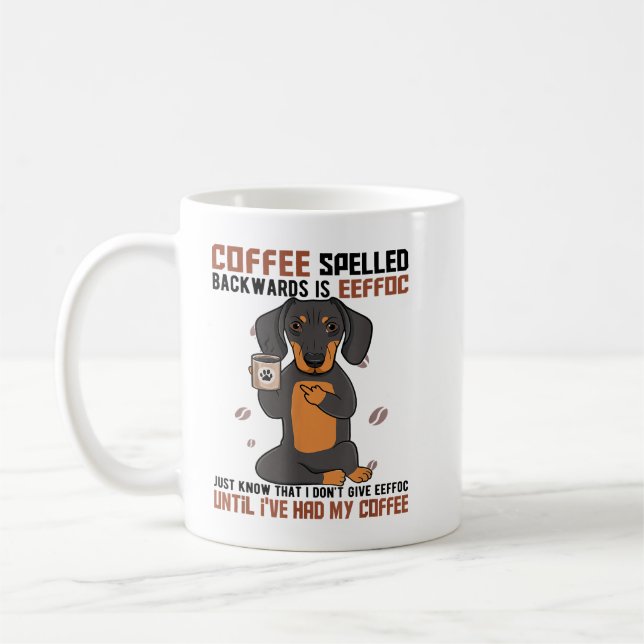 Mug Le CAFÉ épelé vers l'arrière est EEFFOC Dachshund  (Gauche)