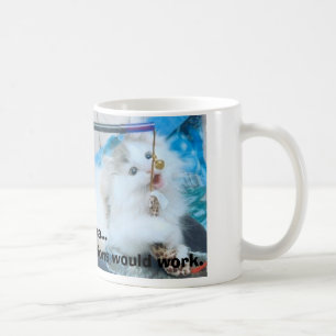 Mug le chaton avec des lèvres, voient que le mA… j'