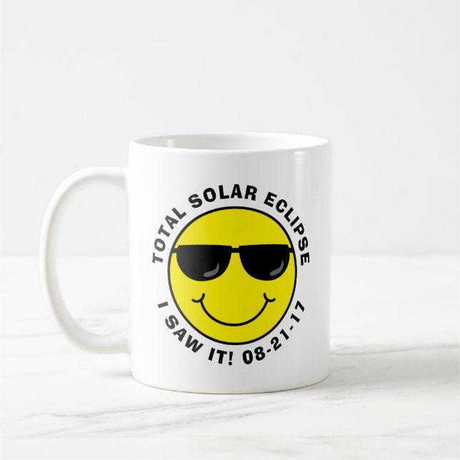 Mug Le cool total Emoji d'éclipse solaire font face (Gauche)