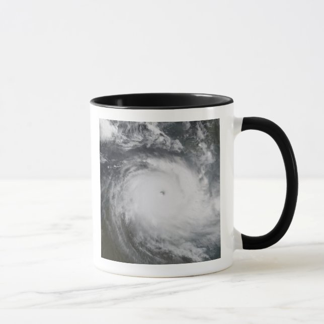 Mug Le cyclone Monica dans l'océan Pacifique Sud (Droite)