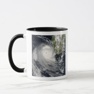 Mug Le cyclone tropical Favio au large de Madagascar