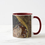 Mug Le détail du baiser de Gustav Klimt (vers 1908)<br><div class="desc">Une oeuvre d'art classique qui est passée dans le domaine public et fait des cadeaux merveilleux et d'autres produits. L'une des oeuvres les plus célèbres de Gustav Klimt, The Kiss, est ornée de feuilles d'or et s'inspire du style orné des mosaïques anciennes. Klimt (1862-1918) fut l'un des principaux membres du...</div>