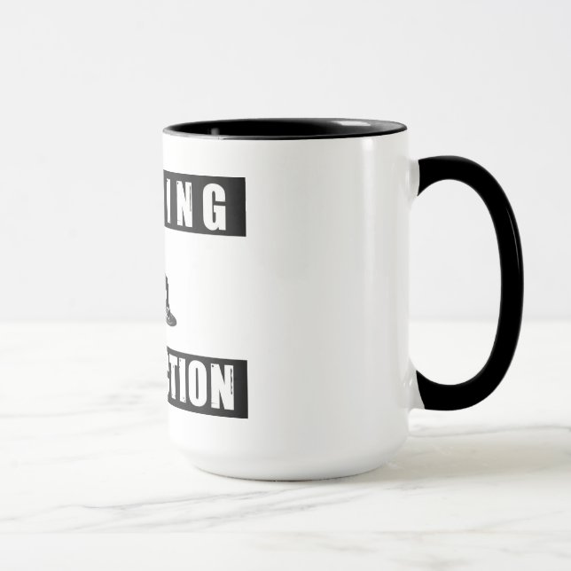 Mug le DJ de avertissement dans l'action mettent en (Droite)