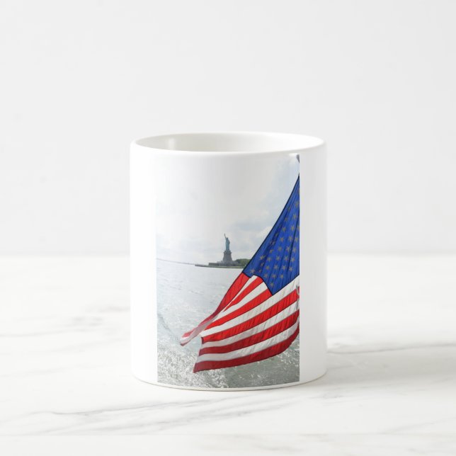 Mug Le Drapeau Dépend De La Statue De La Liberté. (Centre)
