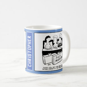 Mug Le garçon d'honneur est au lit avec les mariés.