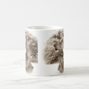 Mug Le golden retriever de sépia avec s'est levé