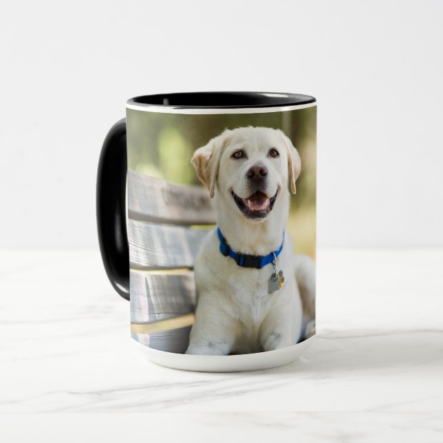 Mug Le Labrador Jaune Est Sur Le Banc (Devant gauche)