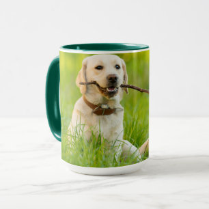 Mug Le Labrador Jaune se rapproche avec un bâton