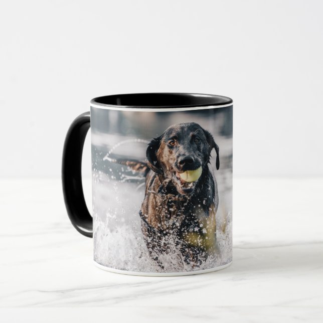 Mug Le Labrador Noir Joue Dans L'Eau (Devant gauche)