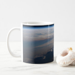 Mug Le lever Du Soleil Coule De Longues Ombres Sur La 