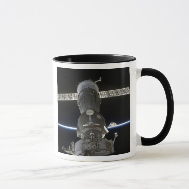 Mug Le membre de la Terre croise un vaisseau Soyouz (Droite)