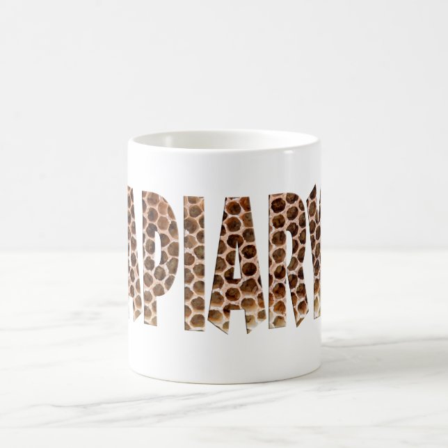 Mug Le mot Apiary avec une superposition de nid d'abei (Centre)