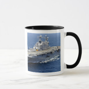 Mug Le navire d'assaut amphibie USS Peleliu