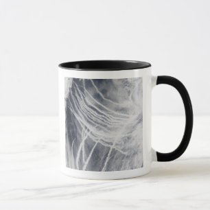 Mug Le navire suit le nord de l'océan Pacifique