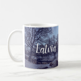 Mug Le parc de la ville enneigé en hiver le soir