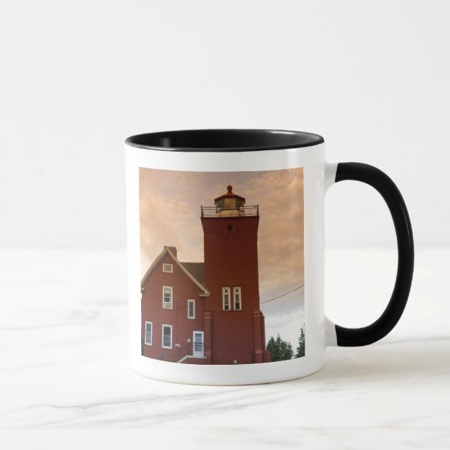 Mug Le phare de Two Harbors surplombant la baie d'Agat (Droite)