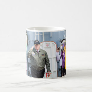 Mug Le Président Donald Trump rend hommage aux marins