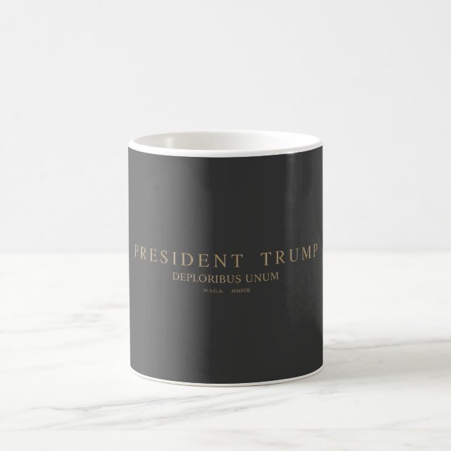 Mug Le Président Trump. Deploribus Unum. (Centre)