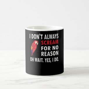 Mug Le propriétaire de la perroquet Macaw donne l'ard