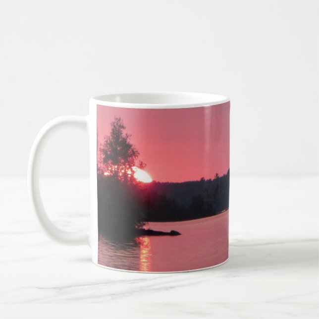 Mug Le rose vermillon de coucher du soleil de lac (Gauche)