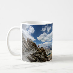 Mug Le sentier du mont Whitney au-dessus des lacs Hitc